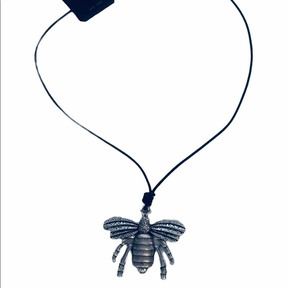 BEE Medallion DROOL Dress Necklace New with Tag - Picture 1 of 6